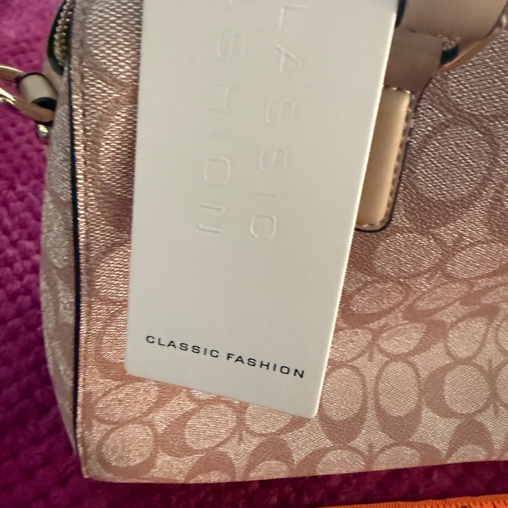 Elegant Beige Classic Fashion Handbag - Picture 3 of 6